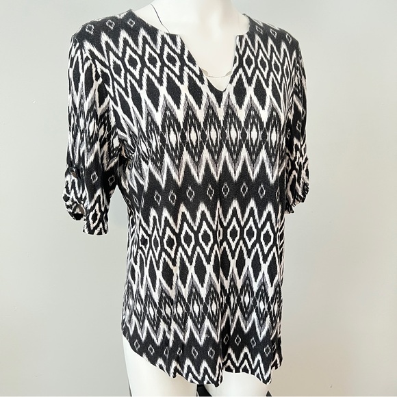 Faith and Joy Black and White Graphic Tie Front Blouse - Picture 2 of 7